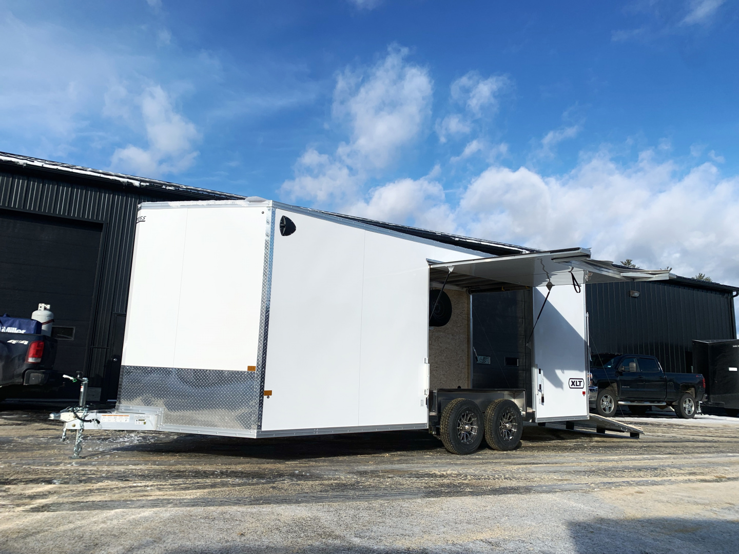 New 2026 High Country 8.5x20+3ft V-Nose - Escape Door / 7' interior height/ Ext. tongue - 9990gvw