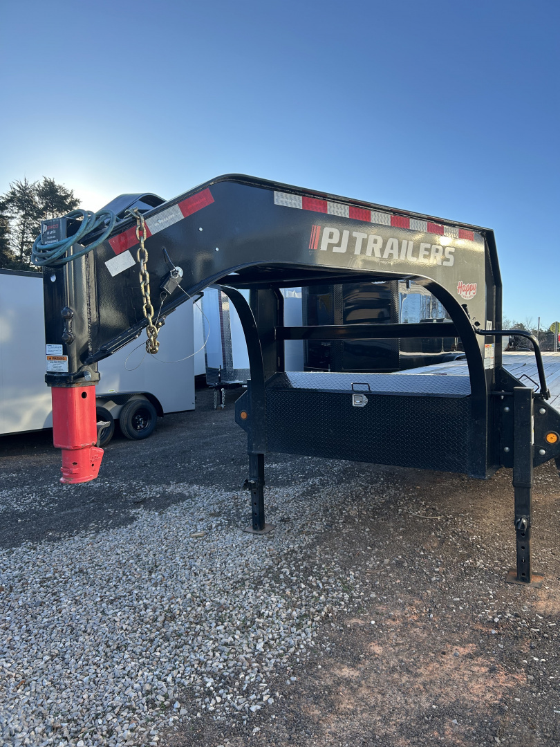 Used USED/ REPO 2025 PJ Trailers 102x40 Tandem Axles Deckover -Trailer -Goose Neck
