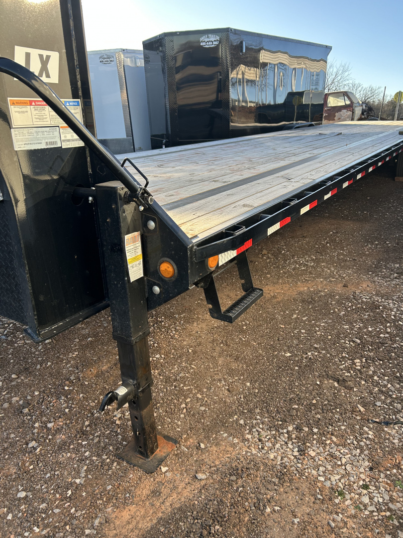 Used USED/ REPO 2025 PJ Trailers 102x40 Tandem Axles Deckover -Trailer -Goose Neck