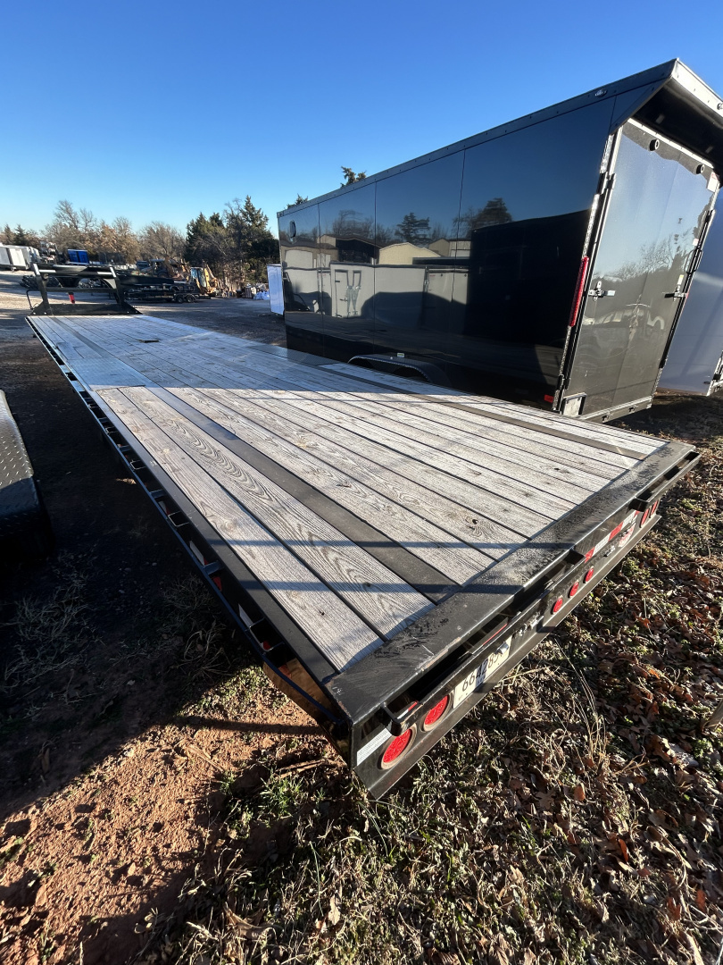 Used USED/ REPO 2025 PJ Trailers 102x40 Tandem Axles Deckover -Trailer -Goose Neck