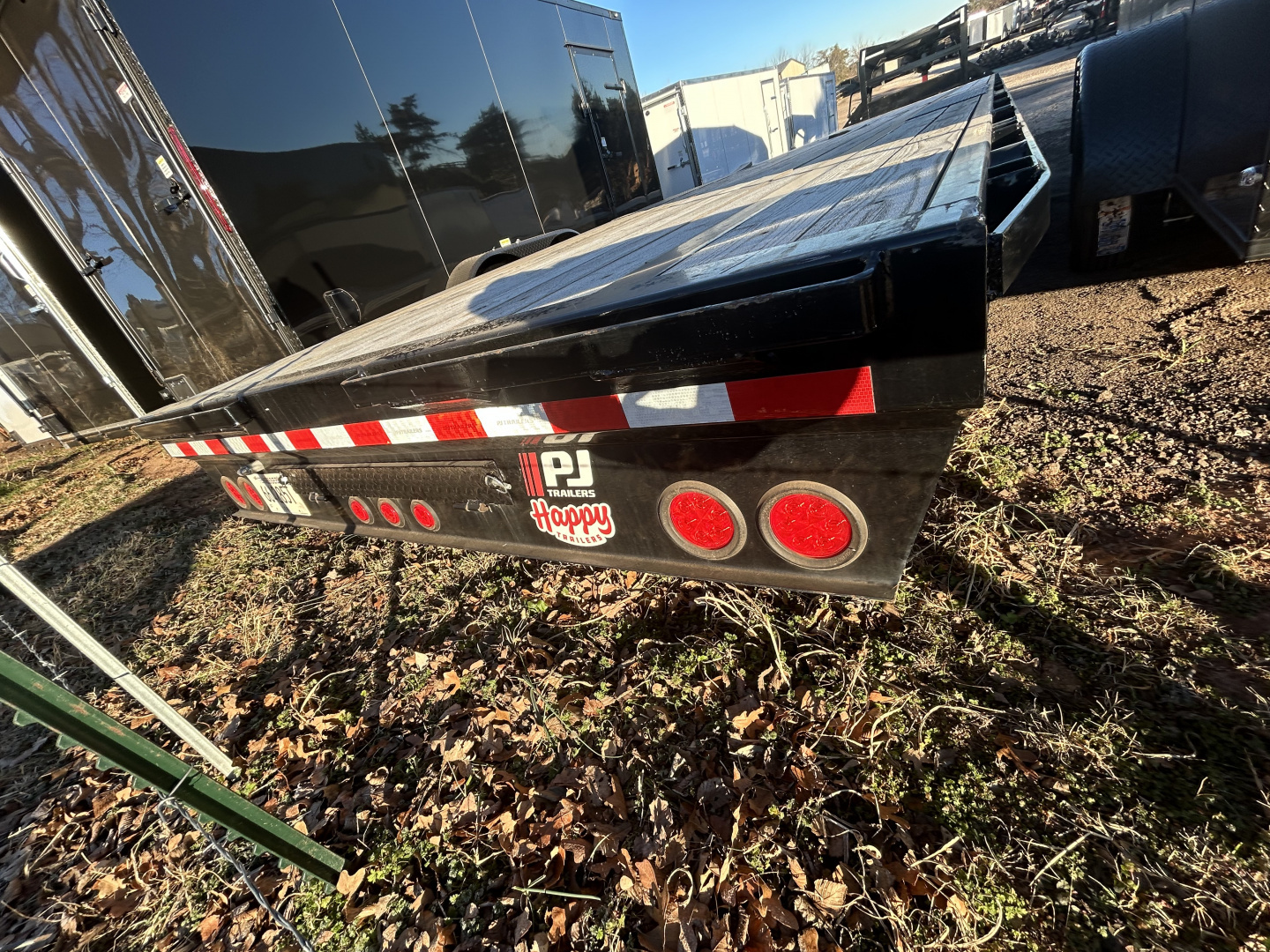 Used USED/ REPO 2025 PJ Trailers 102x40 Tandem Axles Deckover -Trailer -Goose Neck