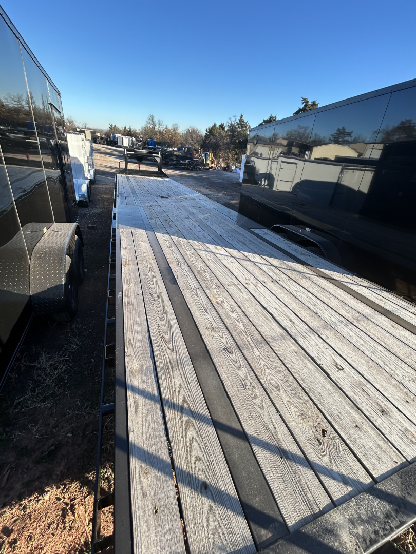 Used USED/ REPO 2025 PJ Trailers 102x40 Tandem Axles Deckover -Trailer -Goose Neck