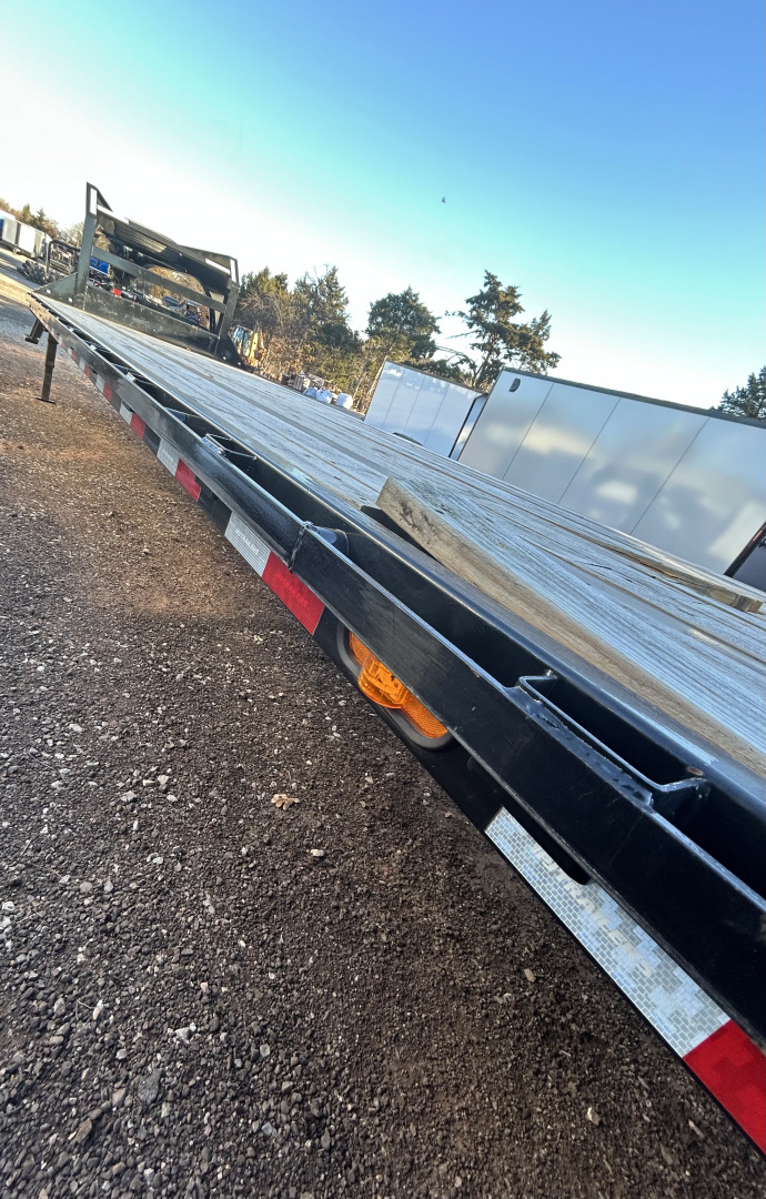 Used USED/ REPO 2025 PJ Trailers 102x40 Tandem Axles Deckover -Trailer -Goose Neck