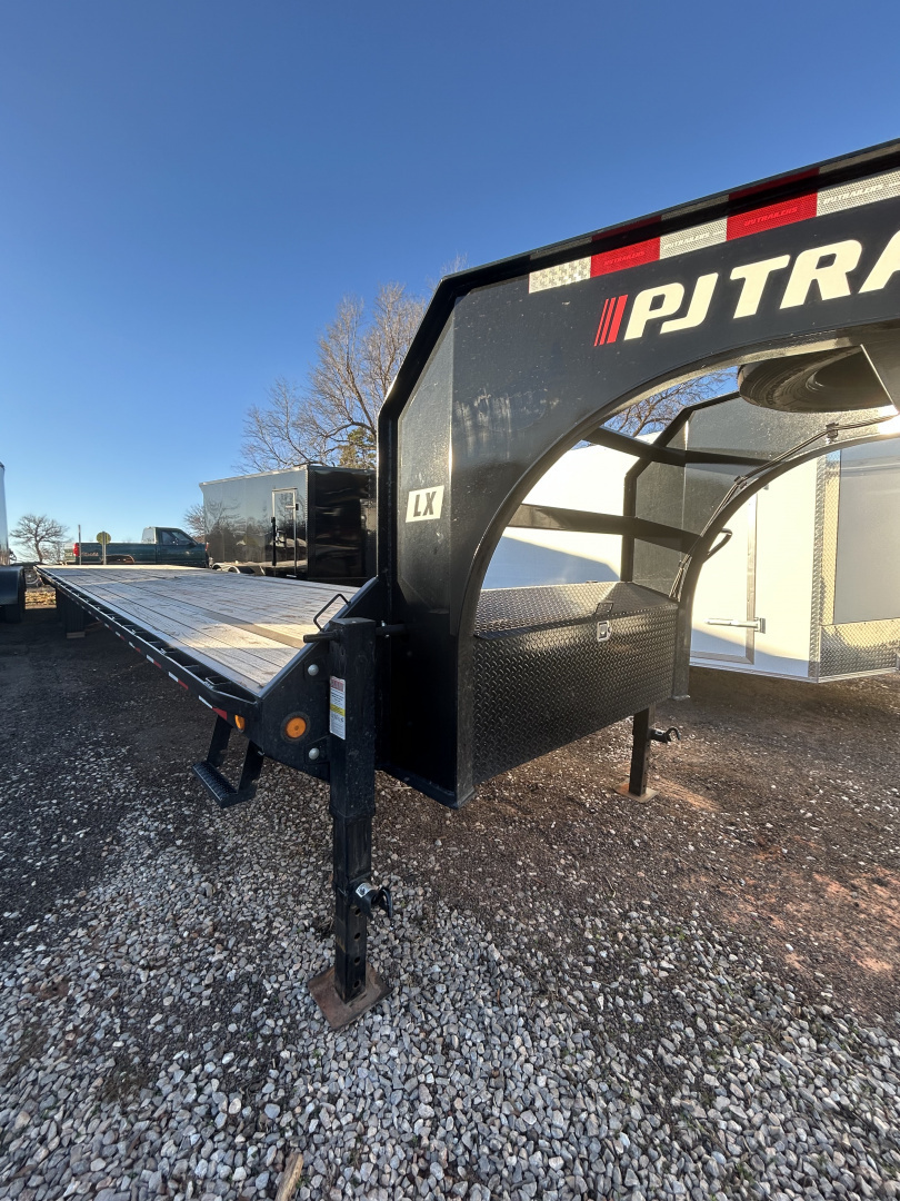 Used USED/ REPO 2025 PJ Trailers 102x40 Tandem Axles Deckover -Trailer -Goose Neck