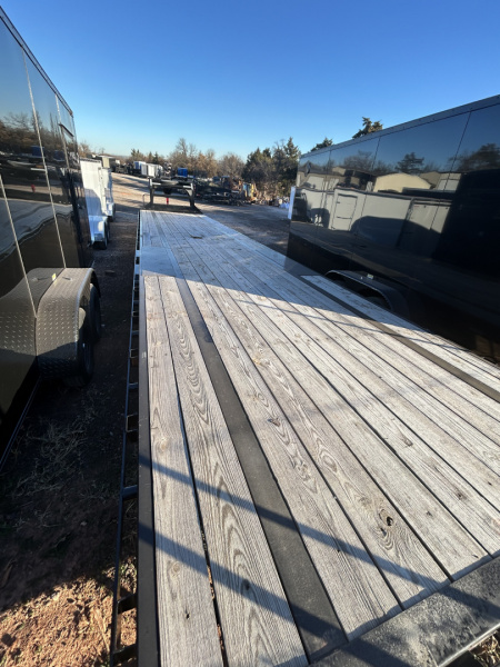 Used USED/ REPO 2025 PJ Trailers 102x40 Tandem Axles Deckover -Trailer -Goose Neck