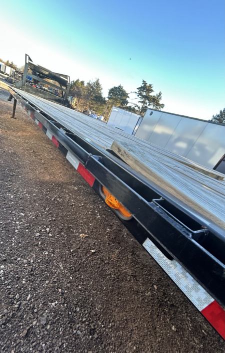 Used USED/ REPO 2025 PJ Trailers 102x40 Tandem Axles Deckover -Trailer -Goose Neck