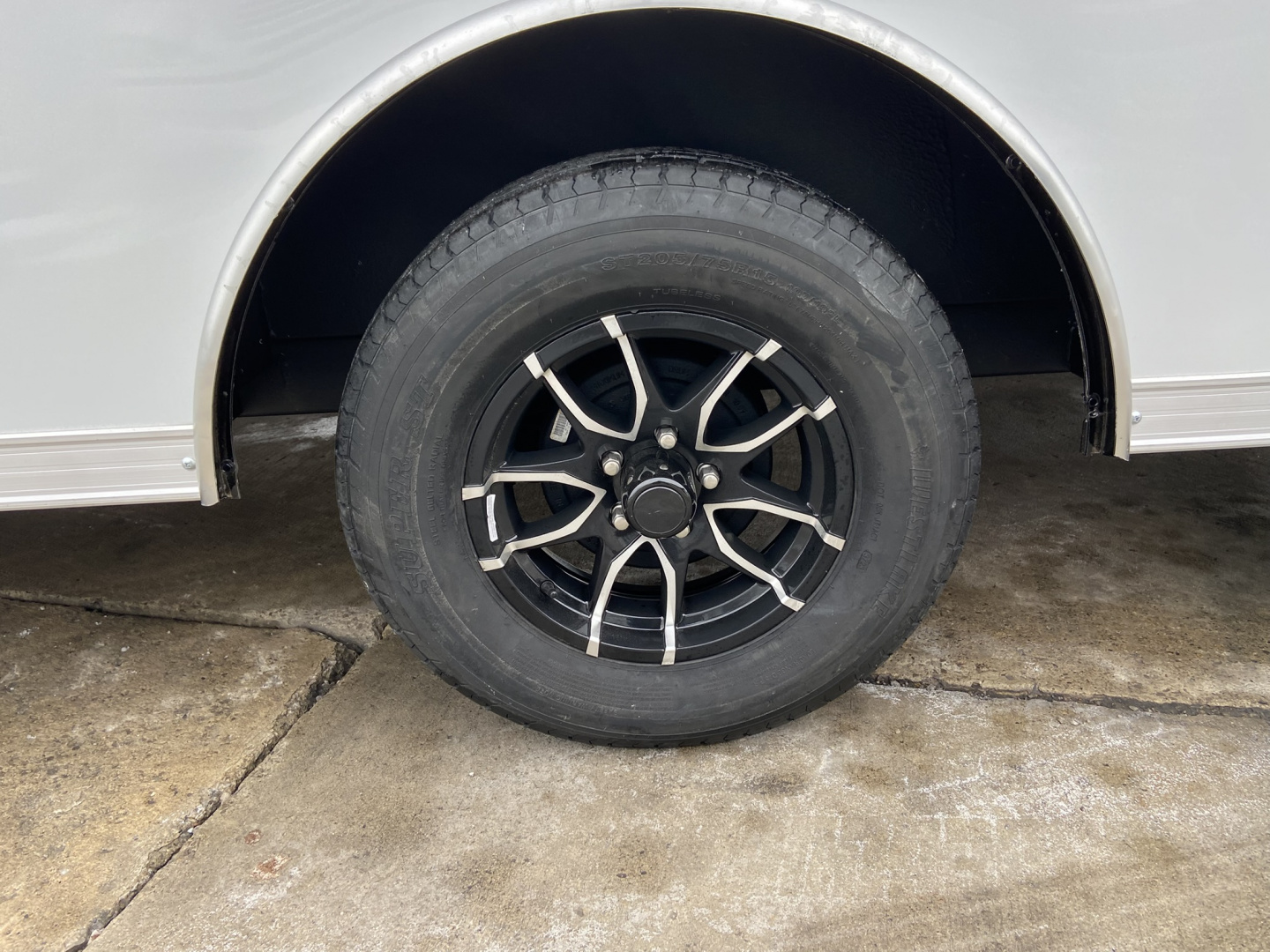 New 2026 United Trailers UJ Cargo / Enclosed Trailer 16'