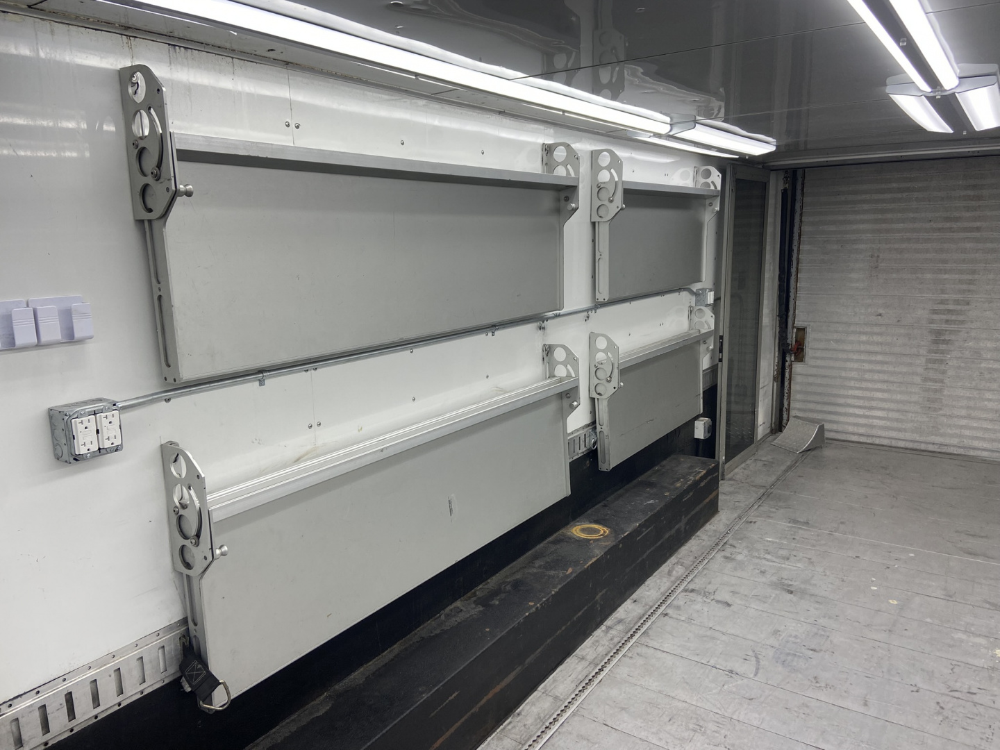 Used 40FT Optima Liftgate Air Ride Stacker