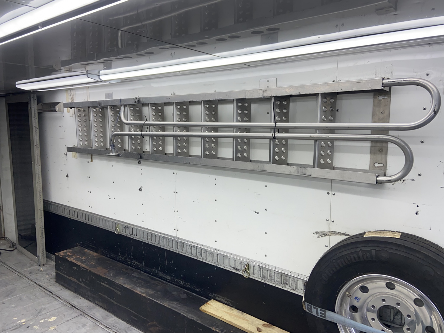 Used 40FT Optima Liftgate Air Ride Stacker