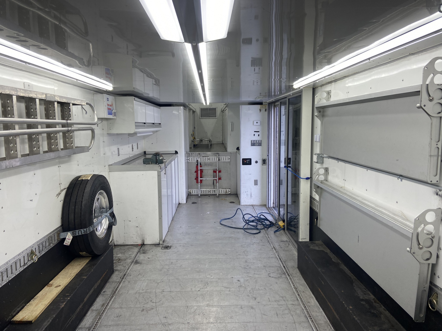 Used 40FT Optima Liftgate Air Ride Stacker