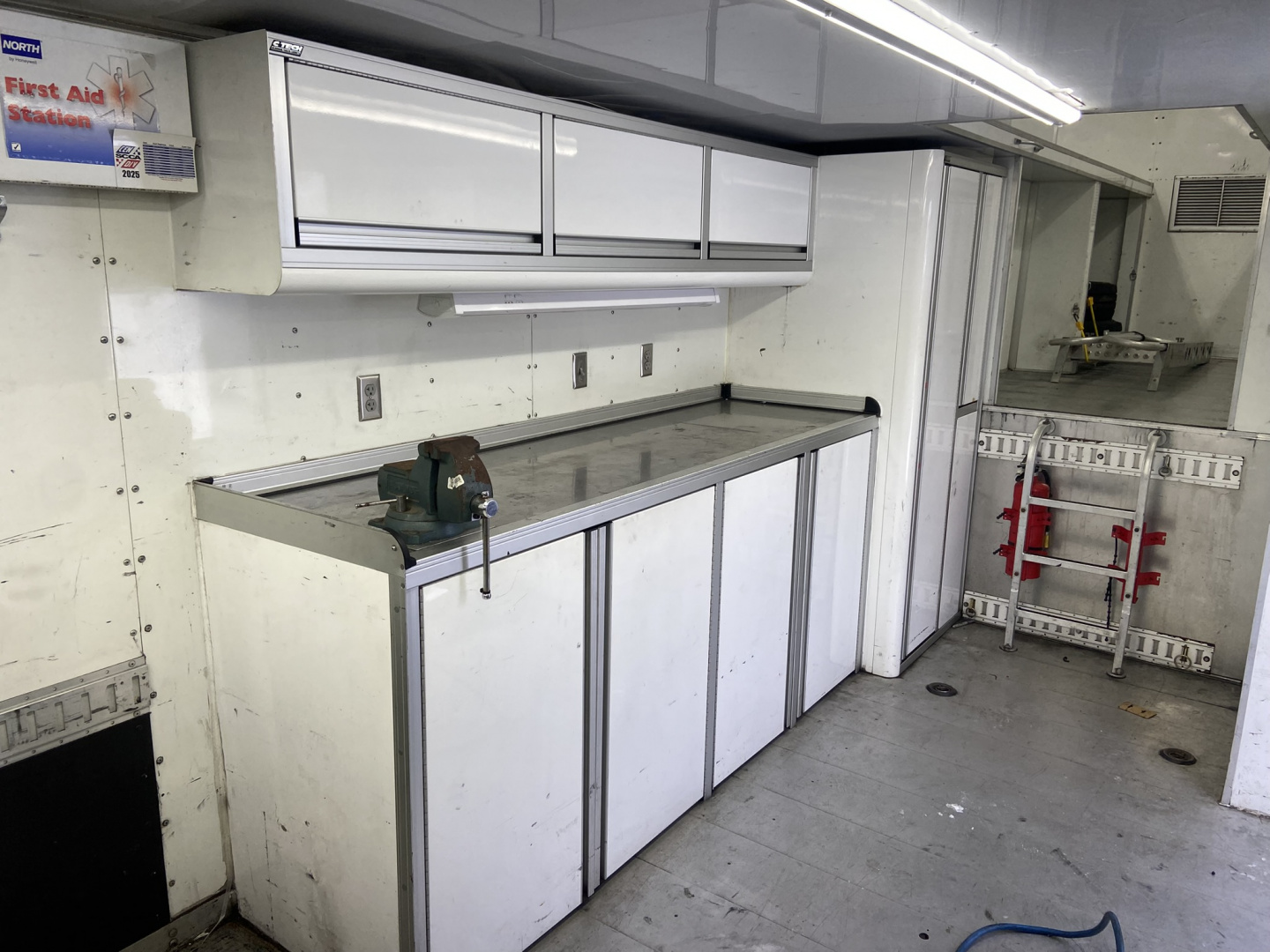 Used 40FT Optima Liftgate Air Ride Stacker