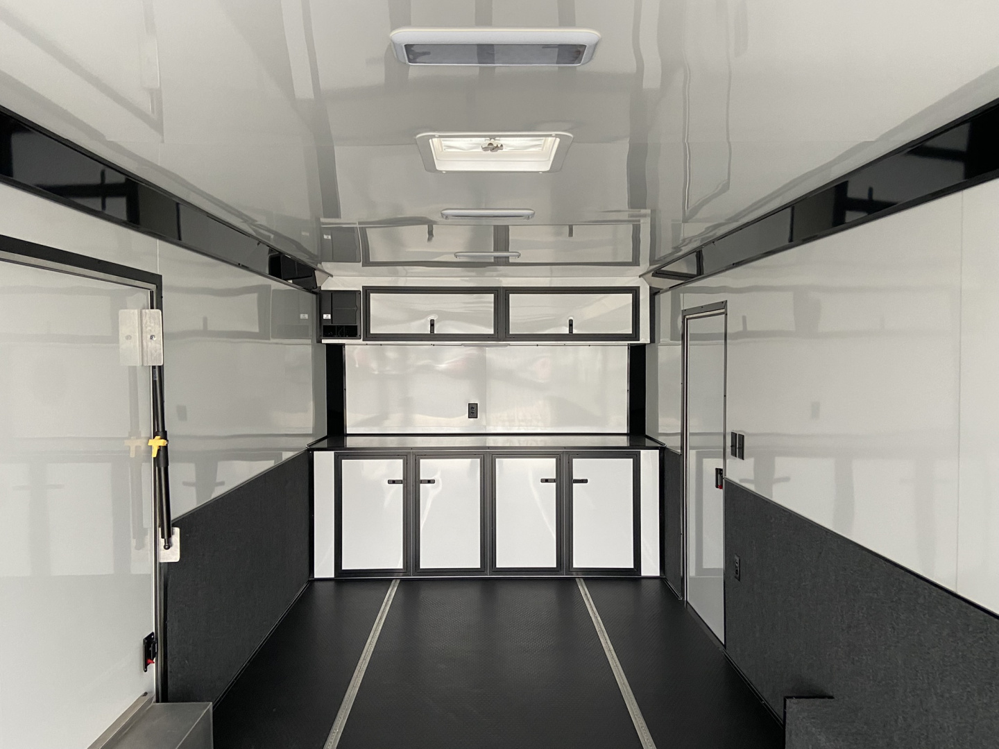 Used 2024 United UAT 24' Race Trailer