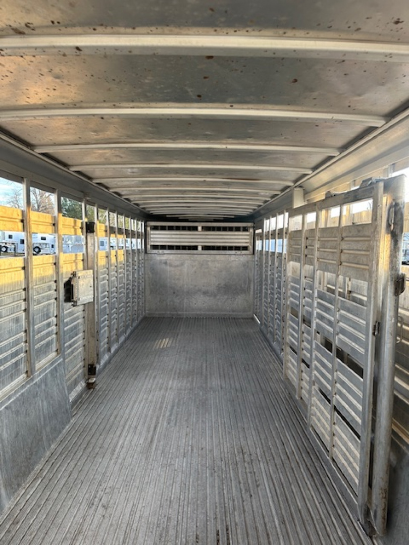 Used 2001 Featherlite 20' Stock