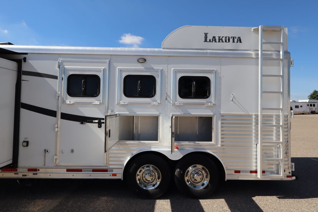 Used 2015 Lakota 3 HR LQ Horse Trailer