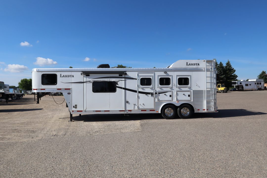 Used 2015 Lakota 3 HR LQ Horse Trailer