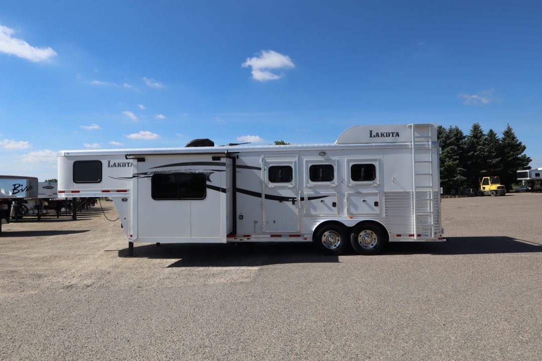 Used 2015 Lakota 3 HR LQ Horse Trailer