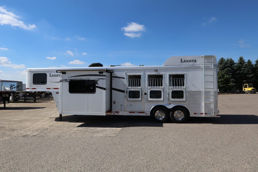 Used 2015 Lakota 3 HR LQ Horse Trailer