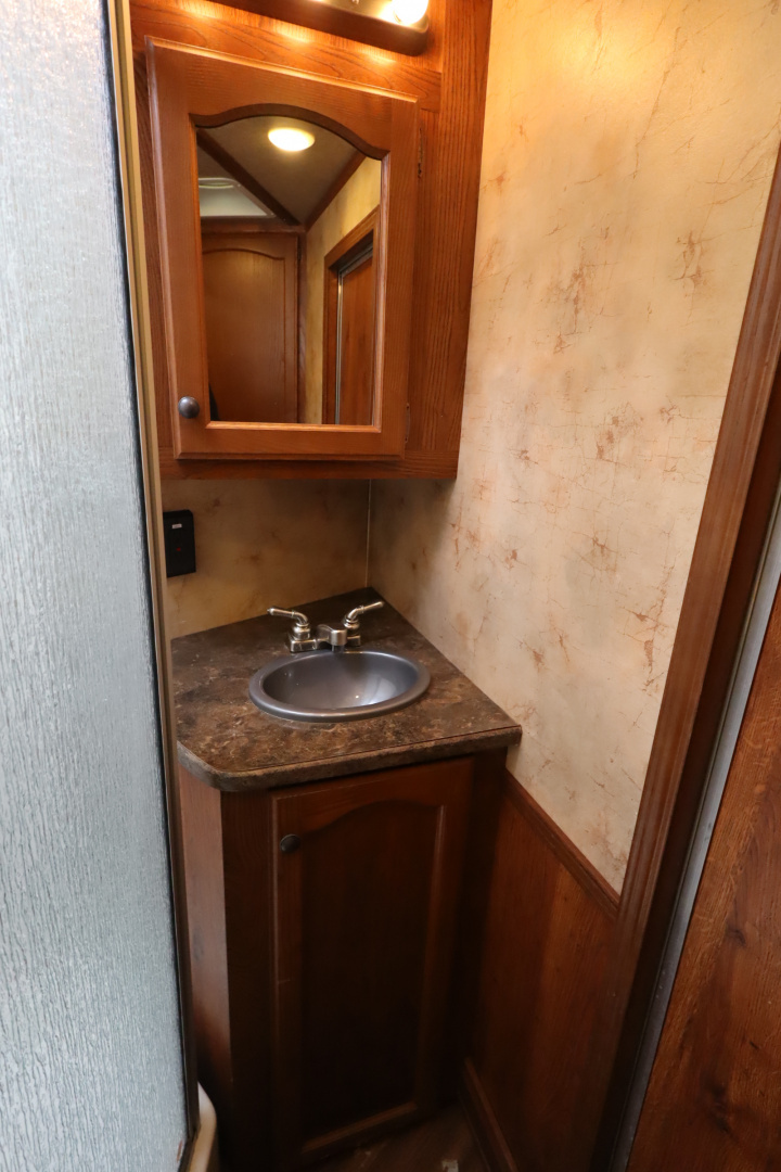 Used 2015 Lakota 3 HR LQ Horse Trailer