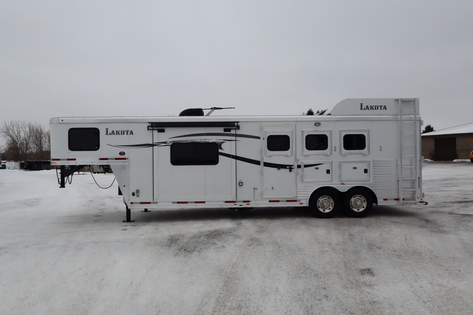 Used 2015 Lakota 3 HR LQ Horse Trailer