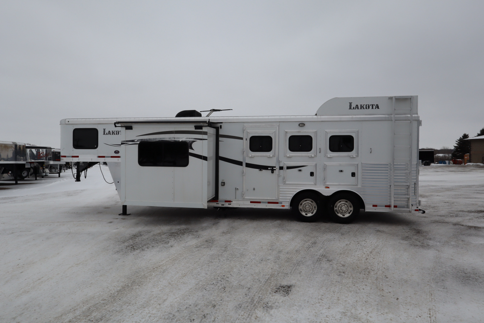 Used 2015 Lakota 3 HR LQ Horse Trailer