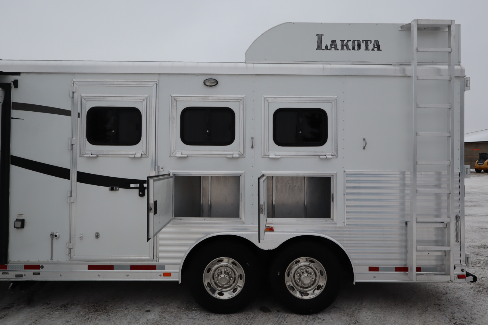 Used 2015 Lakota 3 HR LQ Horse Trailer