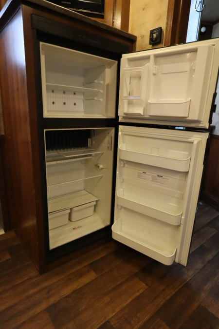 Used 2015 Lakota 3 HR LQ Horse Trailer