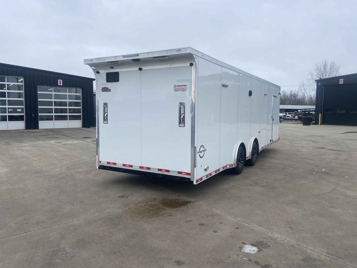 New United PREM 28' Race Trailer