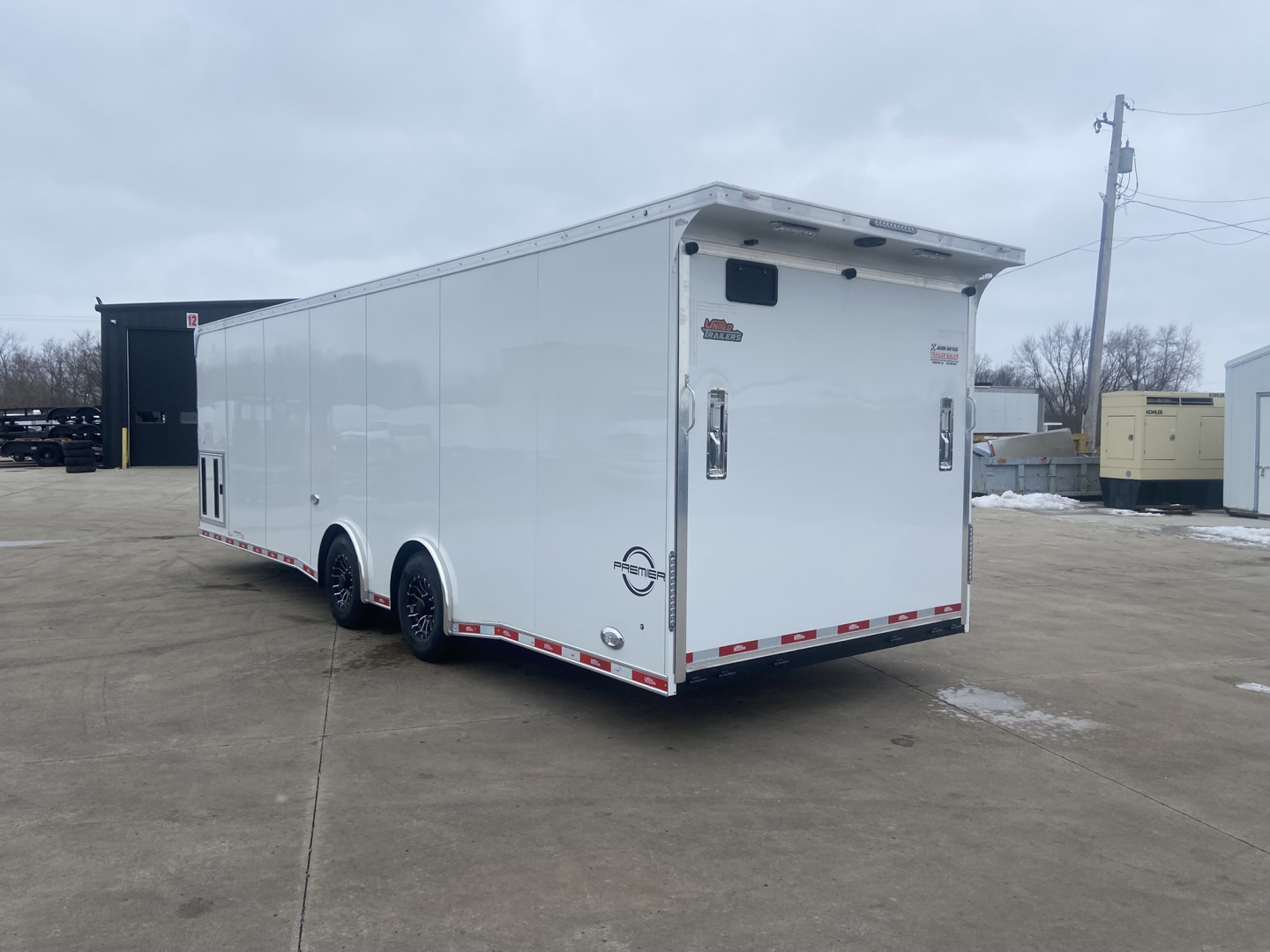 New United PREM 28' Race Trailer
