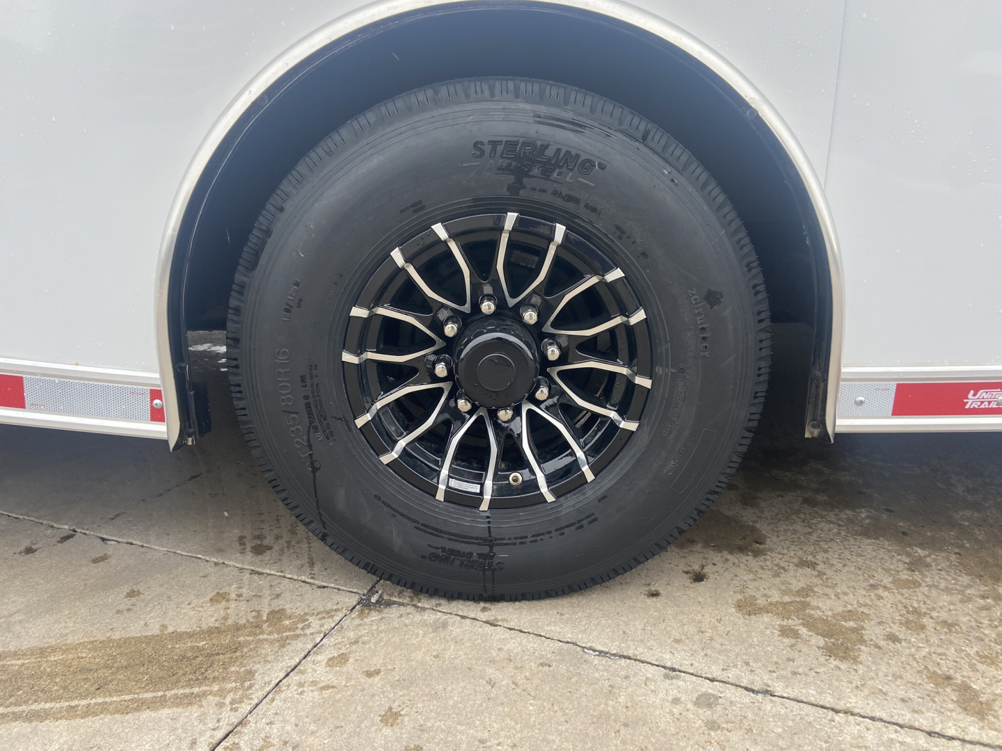 New United PREM 28' Race Trailer