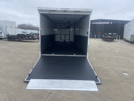 New United PREM 28' Race Trailer