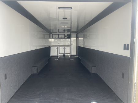 New United PREM 28' Race Trailer