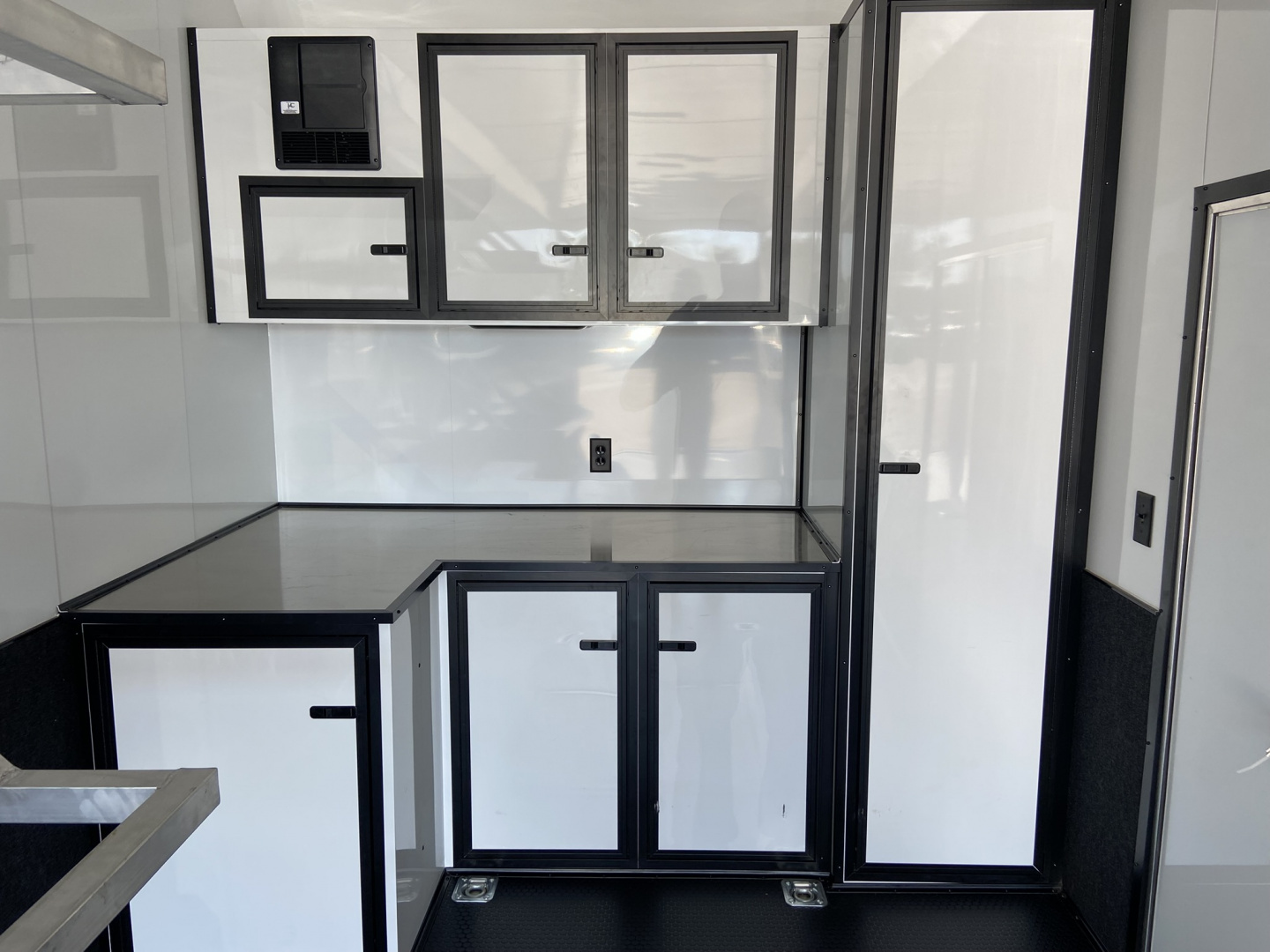 Used United 8.5X32 USH Race Trailer