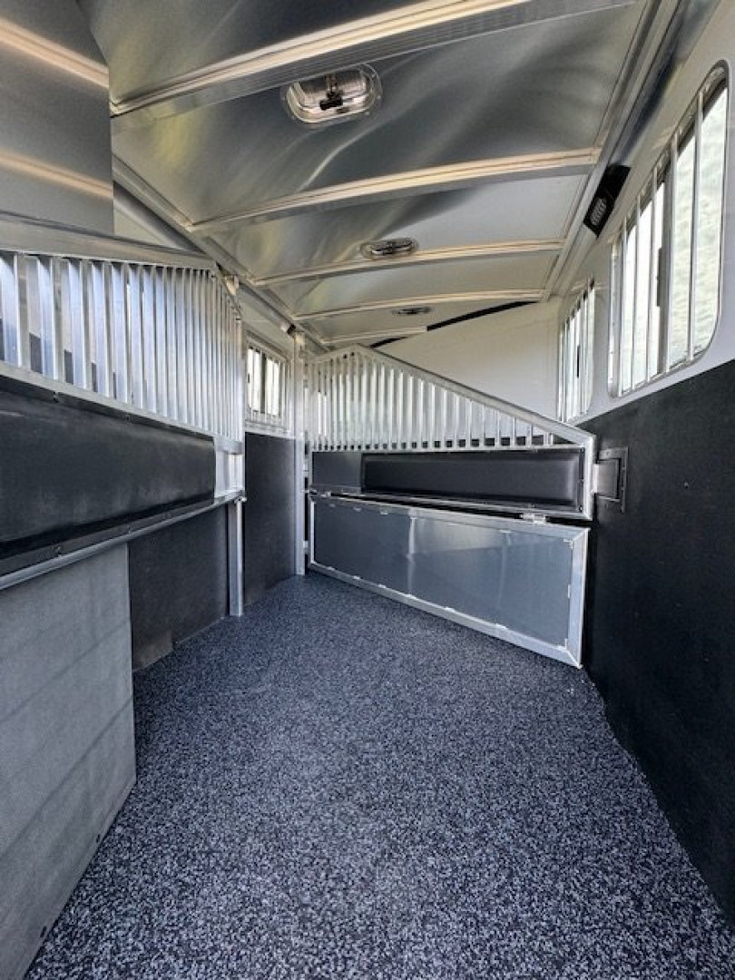 New 2026 Exiss Trailers 7300 GN w/Airflow Dividers Horse Trailer