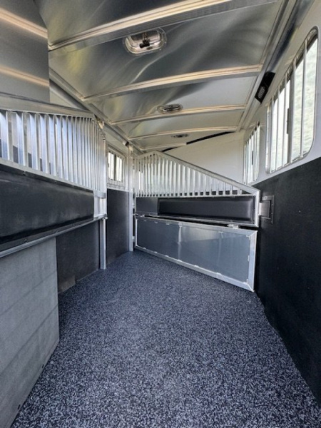 New 2026 Exiss Trailers 7300 GN w/Airflow Dividers Horse Trailer