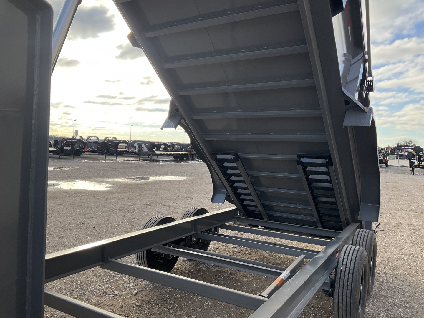 New 2026 Diamond C 82"x16' GN HD Low Profile Telescopic Dump w/ 32" Sides – LPT-GN207 Pacesetter Edition