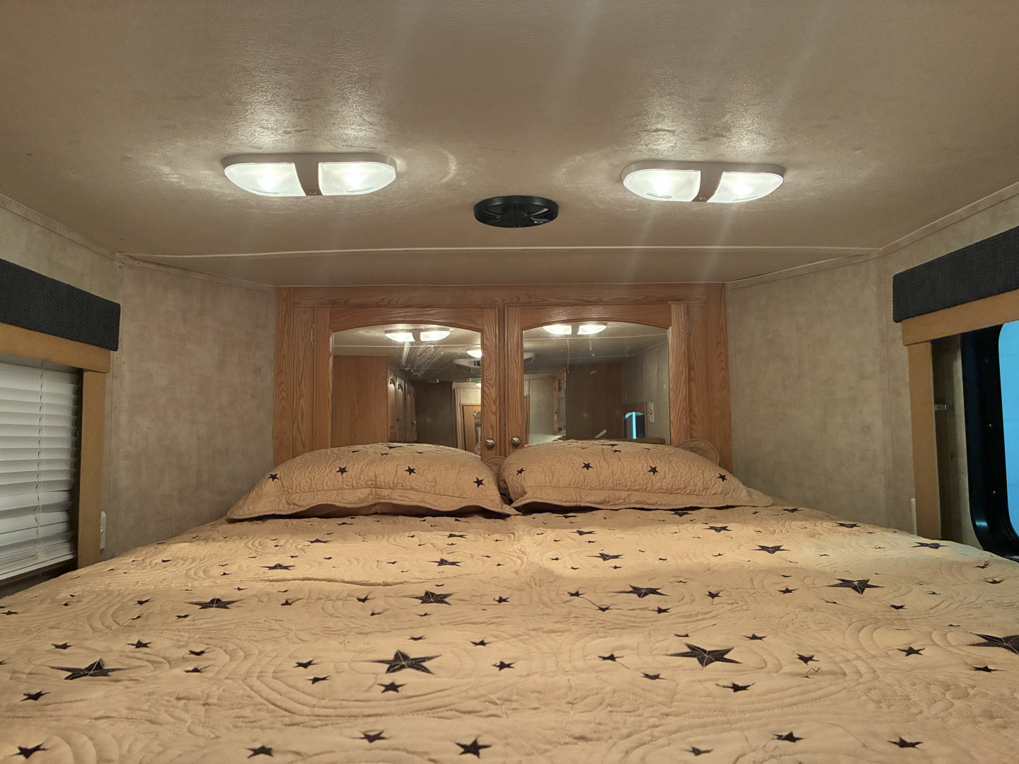 Used 2007 Bison Trailers 3 Horse 8'6" Living Quarter Horse Trailer