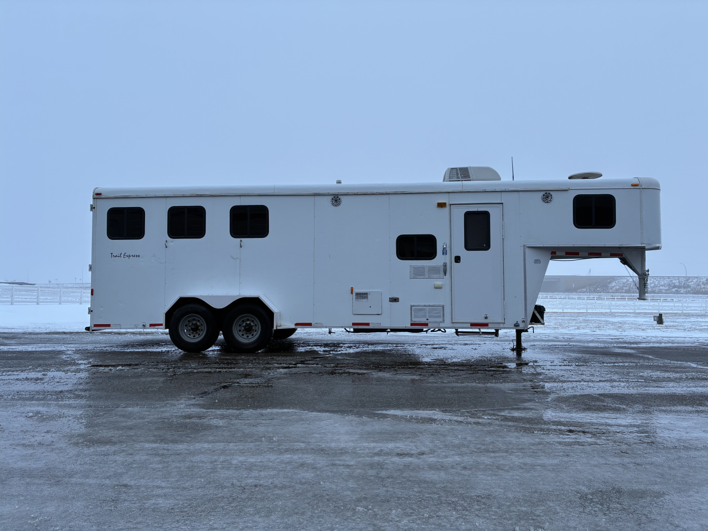 Used 2007 Bison Trailers 3 Horse 8'6" Living Quarter Horse Trailer