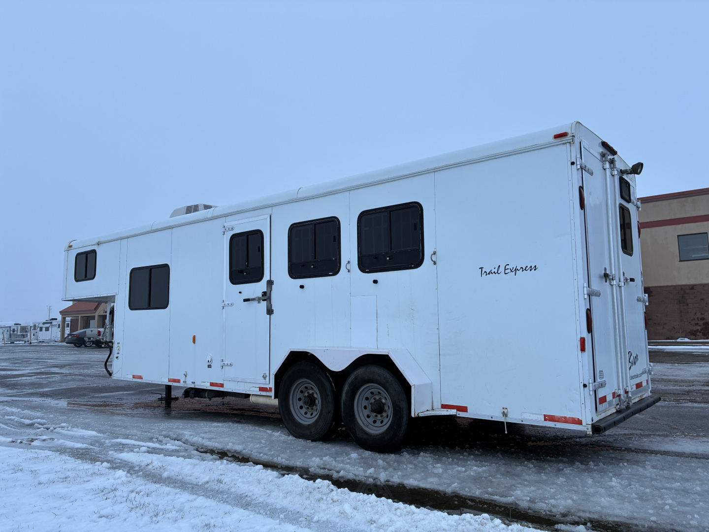 Used 2007 Bison Trailers 3 Horse 8'6" Living Quarter Horse Trailer