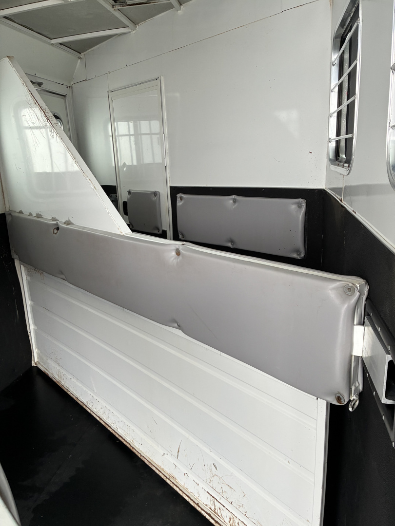 Used 2007 Bison Trailers 3 Horse 8'6" Living Quarter Horse Trailer