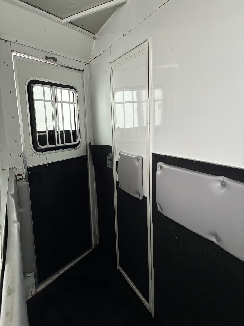 Used 2007 Bison Trailers 3 Horse 8'6" Living Quarter Horse Trailer