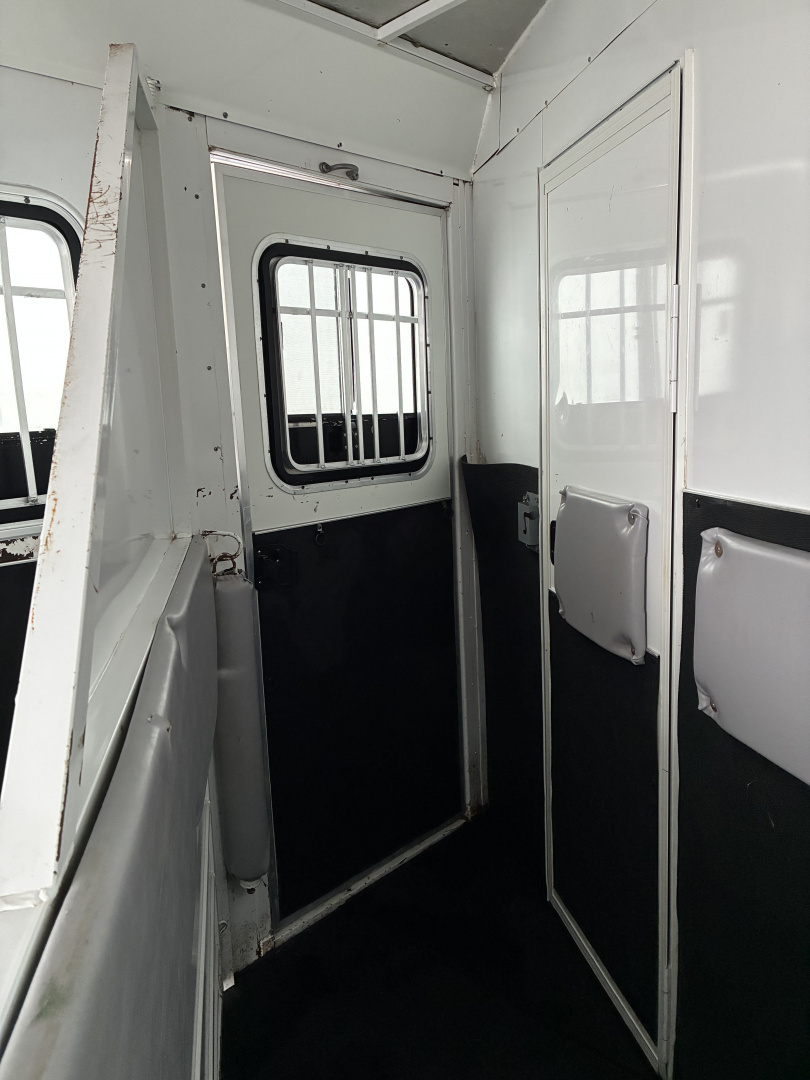 Used 2007 Bison Trailers 3 Horse 8'6" Living Quarter Horse Trailer