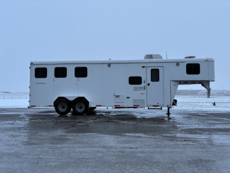 Used 2007 Bison Trailers 3 Horse 8'6  Living Quarter Horse Trailer