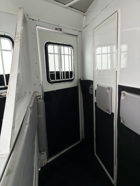 Used 2007 Bison Trailers 3 Horse 8'6" Living Quarter Horse Trailer