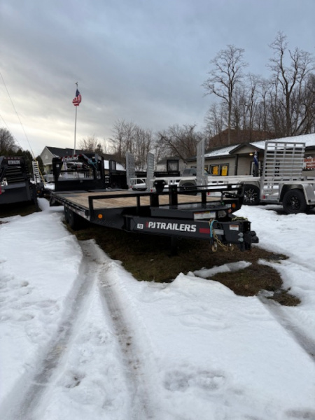 New 2026 PJ Trailers 102" x 24' F8 Deckover Trailer