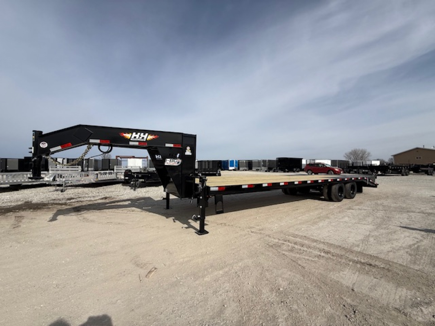 New 2026 H&H 102"x25'+5' 22.5k Heavy Duty Low Profile Dovetail Super Deluxe Ramps Gooseneck Deckover Trailer