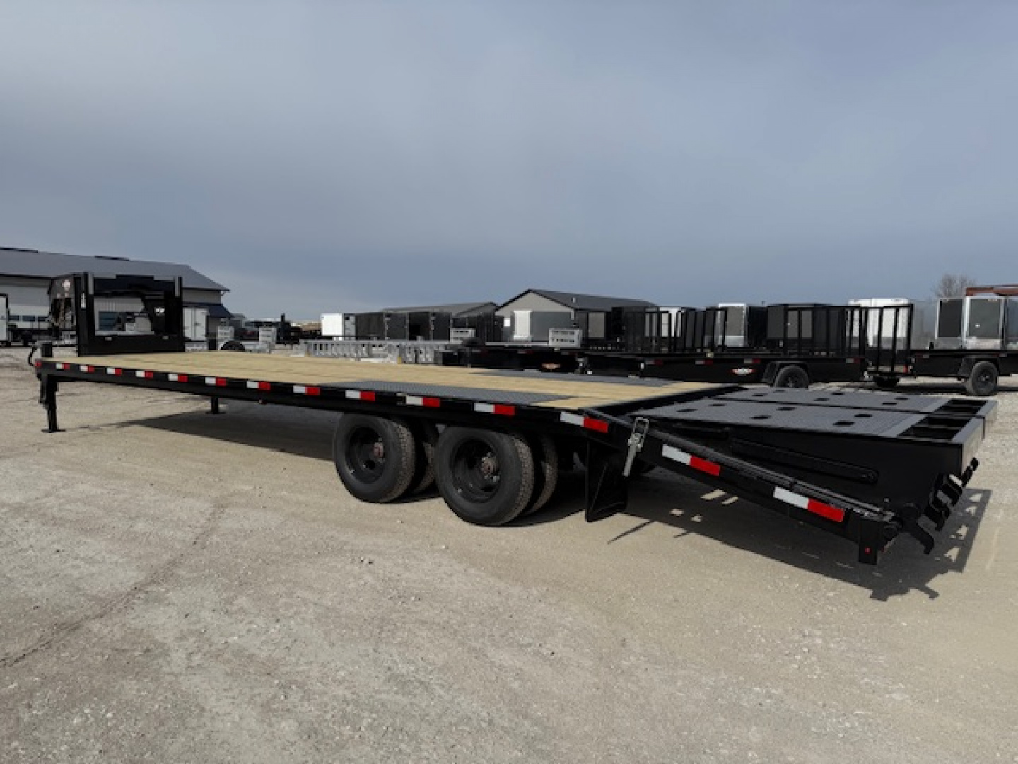 New 2026 H&H 102"x25'+5' 22.5k Heavy Duty Low Profile Dovetail Super Deluxe Ramps Gooseneck Deckover Trailer