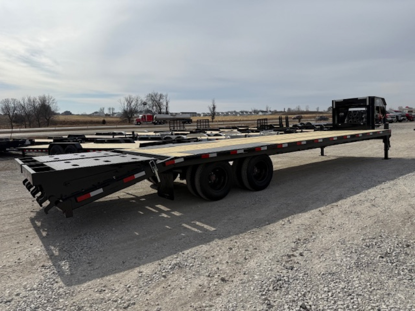 New 2026 H&H 102"x25'+5' 22.5k Heavy Duty Low Profile Dovetail Super Deluxe Ramps Gooseneck Deckover Trailer