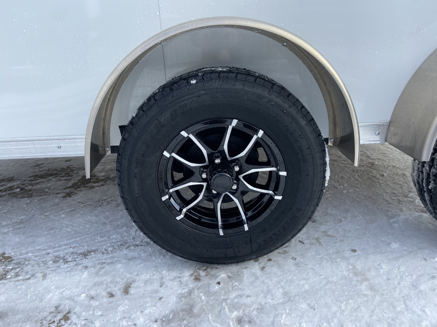 New United 12' UJ V-Nose Enclosed Cargo Trailer