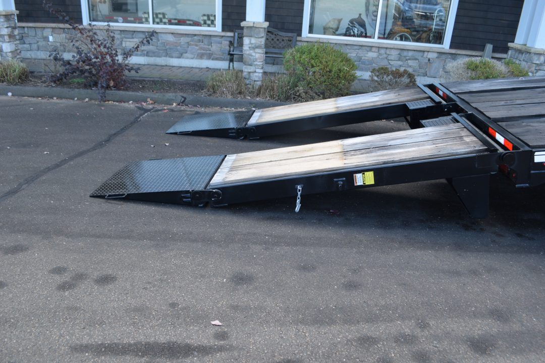 New CAM Superline 8'6" x 32' Heavy Duty Beast Deckover 65K