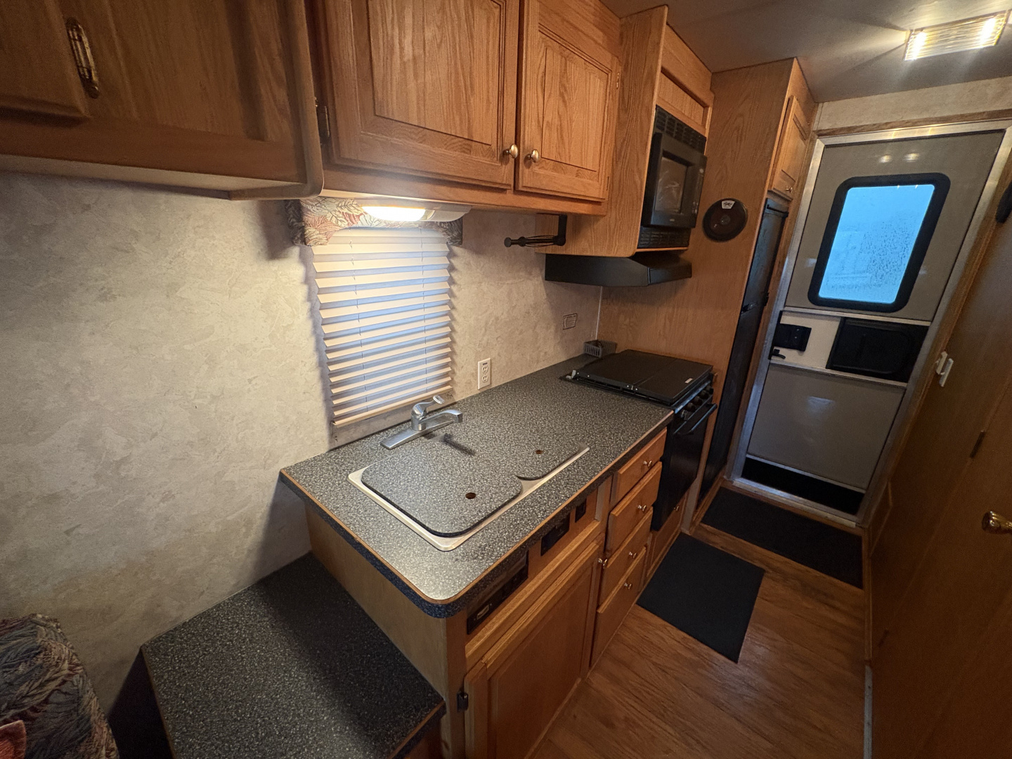 New 2001 Renegade 16' Toterhome